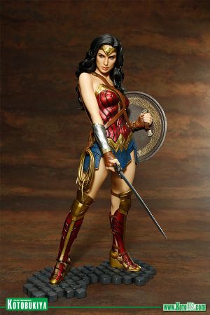 wonder woman artfx statue